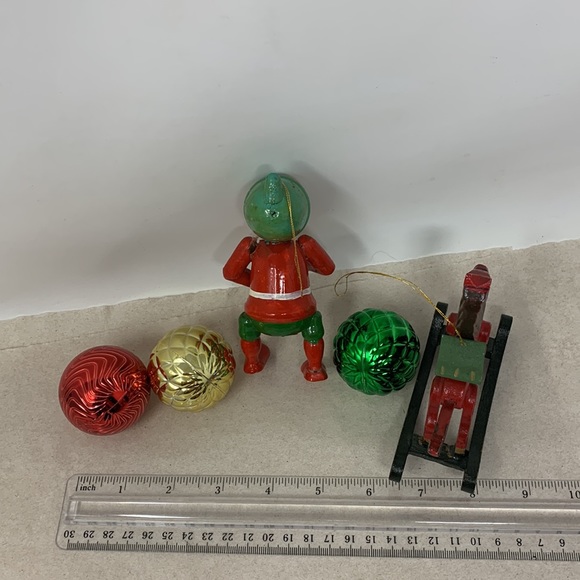 5 pc VINTAGE Christmas tree ornaments: Santa, rocking horse, and 3 round balls - Picture 7 of 17